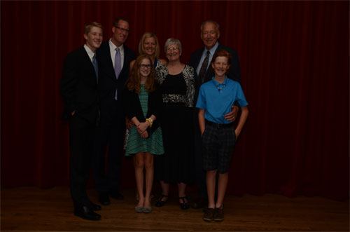 Photo of Bob and Dianne with Suzanna, Brent, and grandchildren